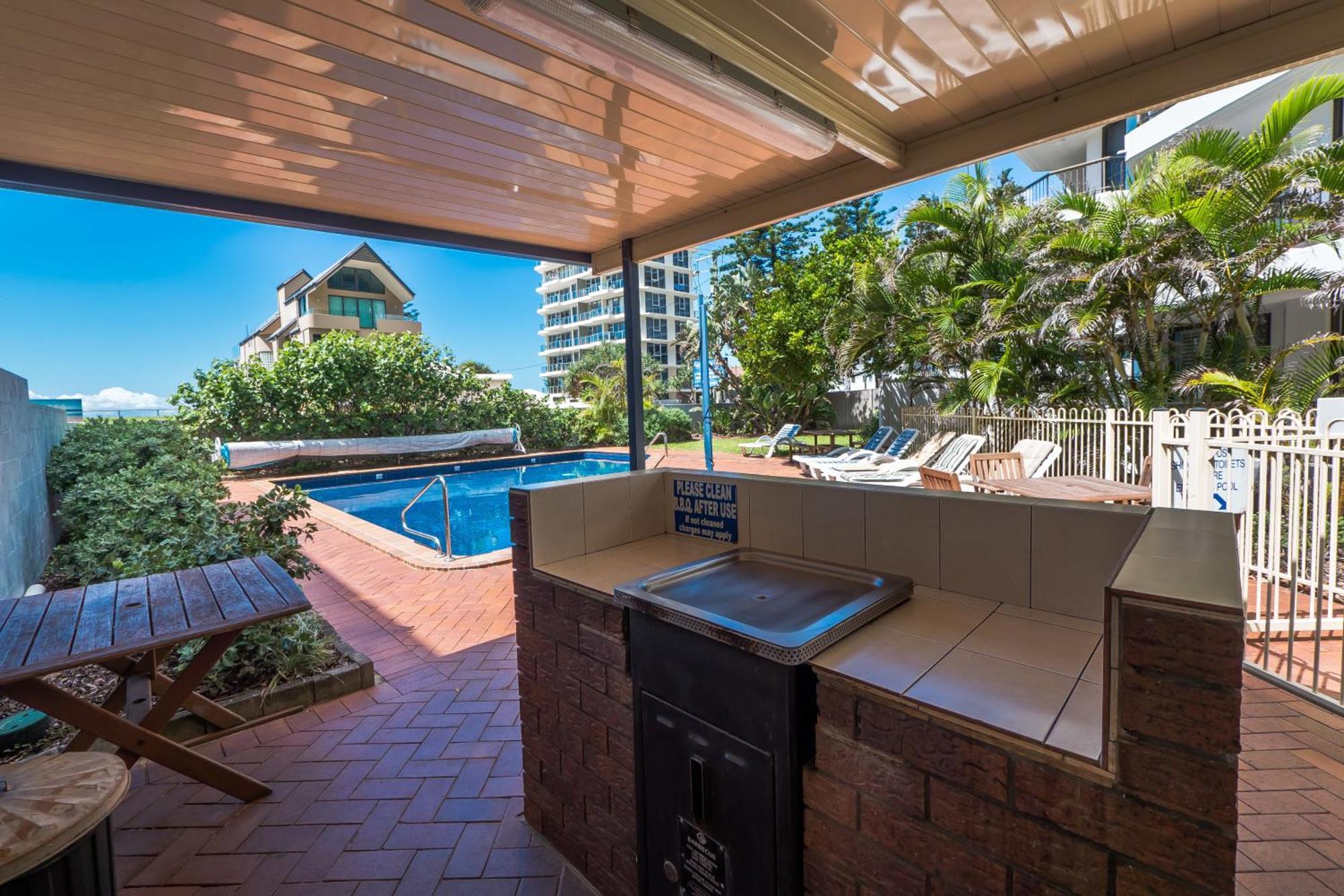 Carrington Court Aparthotel Main Beach Bagian luar foto