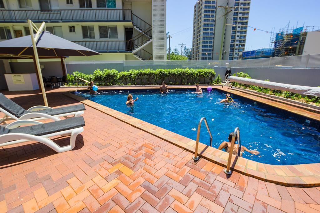 Carrington Court Aparthotel Main Beach Bagian luar foto