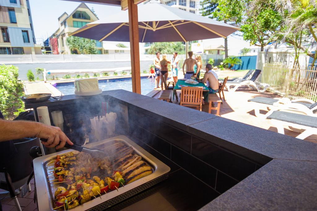 Carrington Court Aparthotel Main Beach Bagian luar foto
