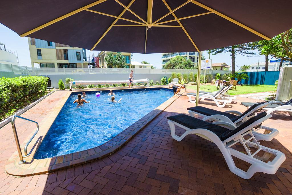 Carrington Court Aparthotel Main Beach Bagian luar foto