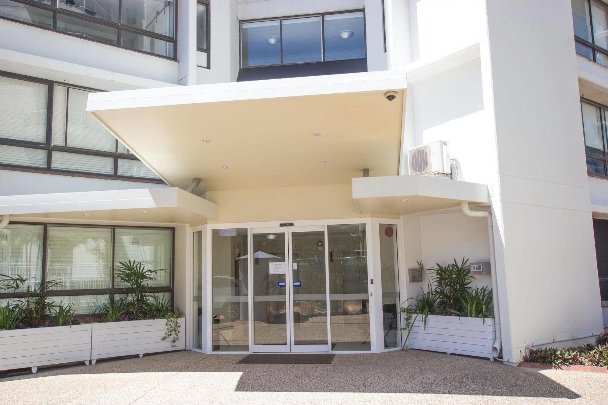 Carrington Court Aparthotel Main Beach Bagian luar foto