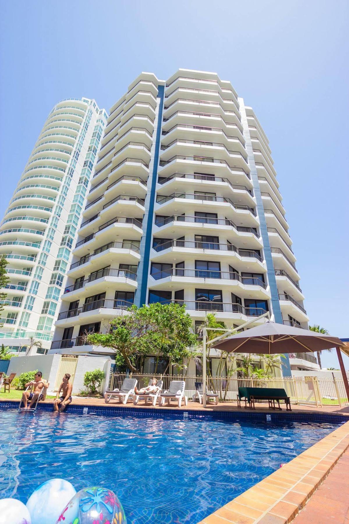 Carrington Court Aparthotel Main Beach Bagian luar foto