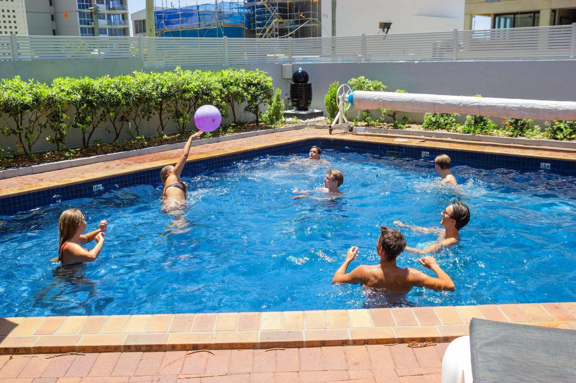 Carrington Court Aparthotel Main Beach Bagian luar foto