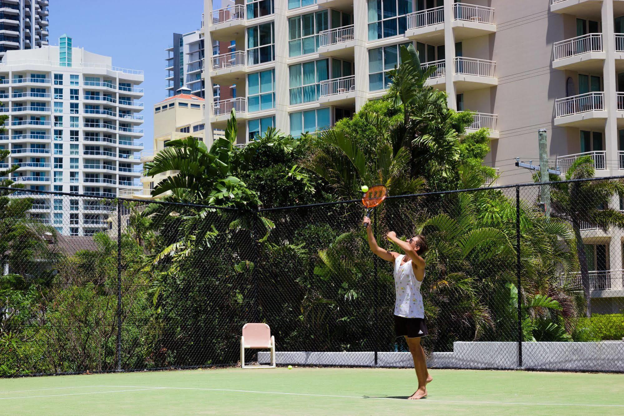Carrington Court Aparthotel Main Beach Bagian luar foto